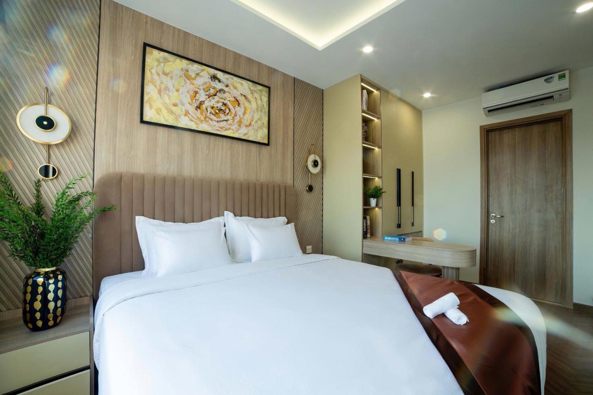 Otis - Soho District 1 - Near Bui Vien * TP. Hồ Chí Minh