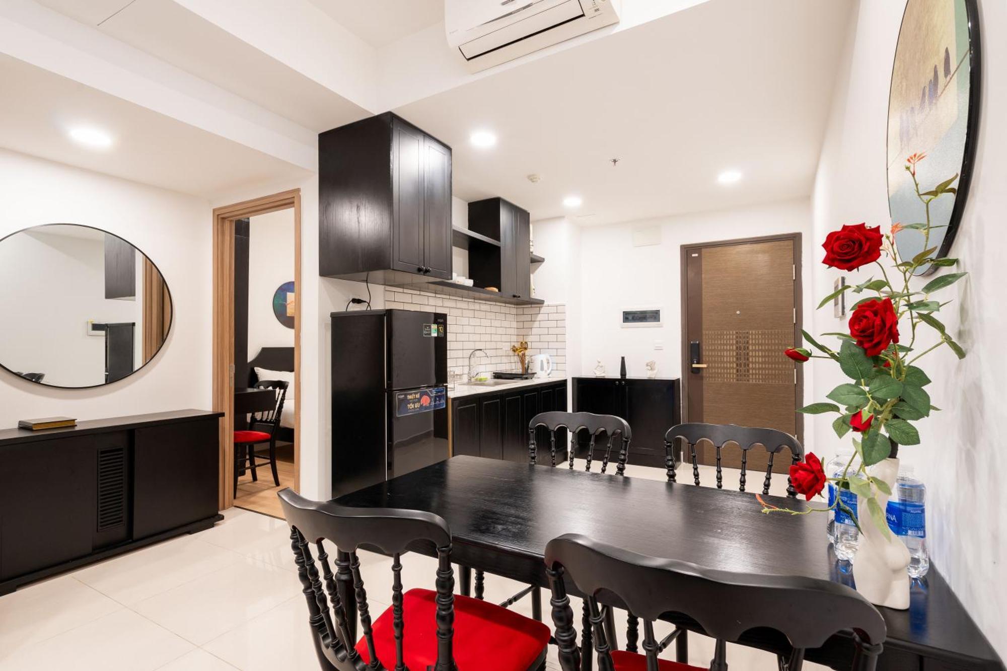 Otis - Soho District 1 - Near Bui Vien * TP. Hồ Chí Minh