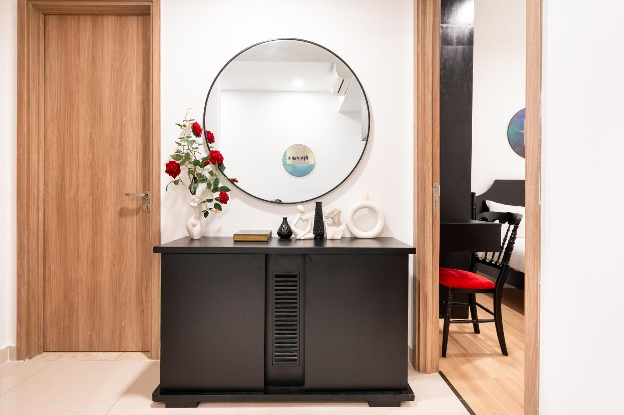 Otis - Soho District 1 - Near Bui Vien Apartment